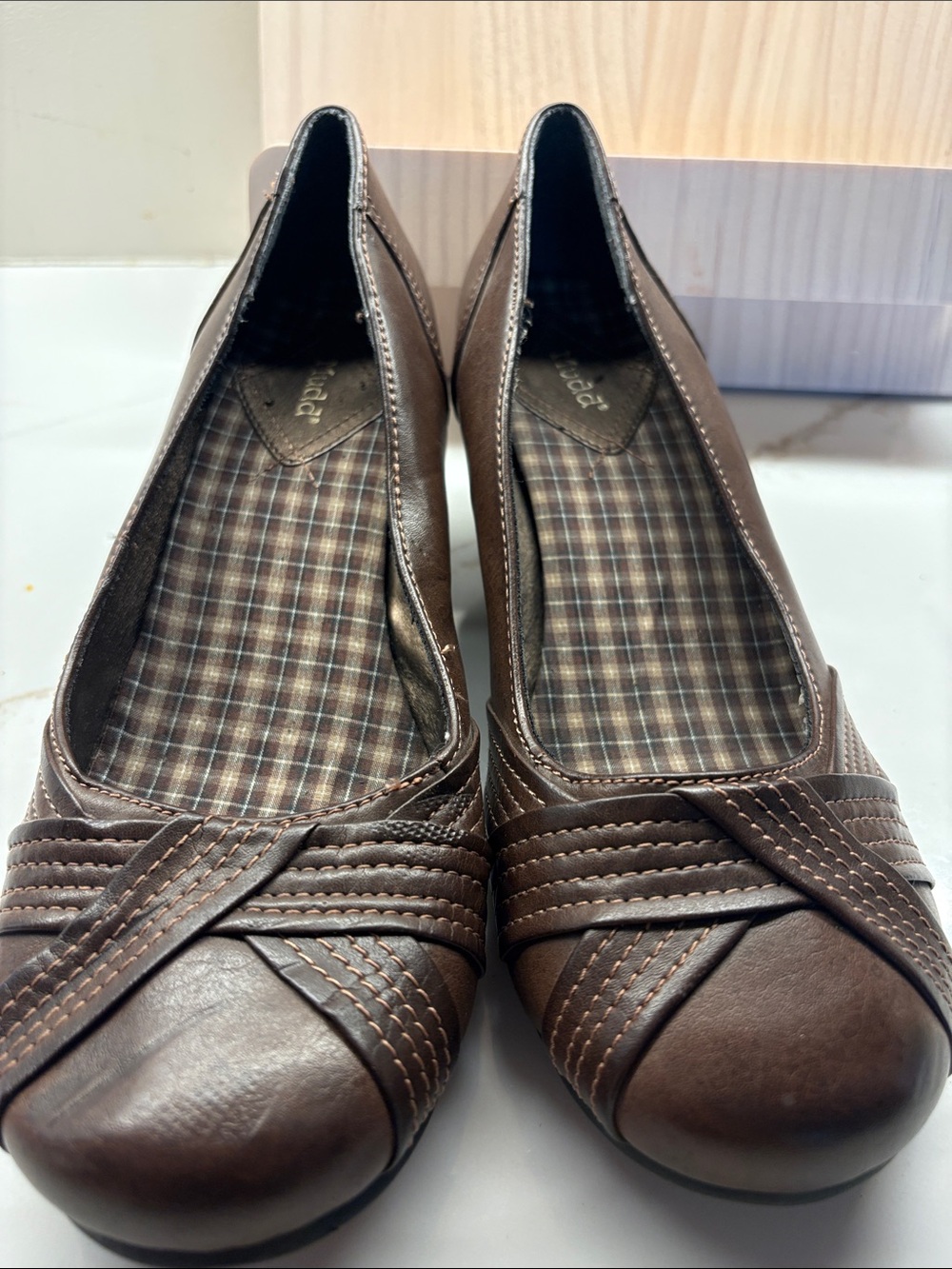 Mudd Brown Women’s Crossover-Trim dress shoes.